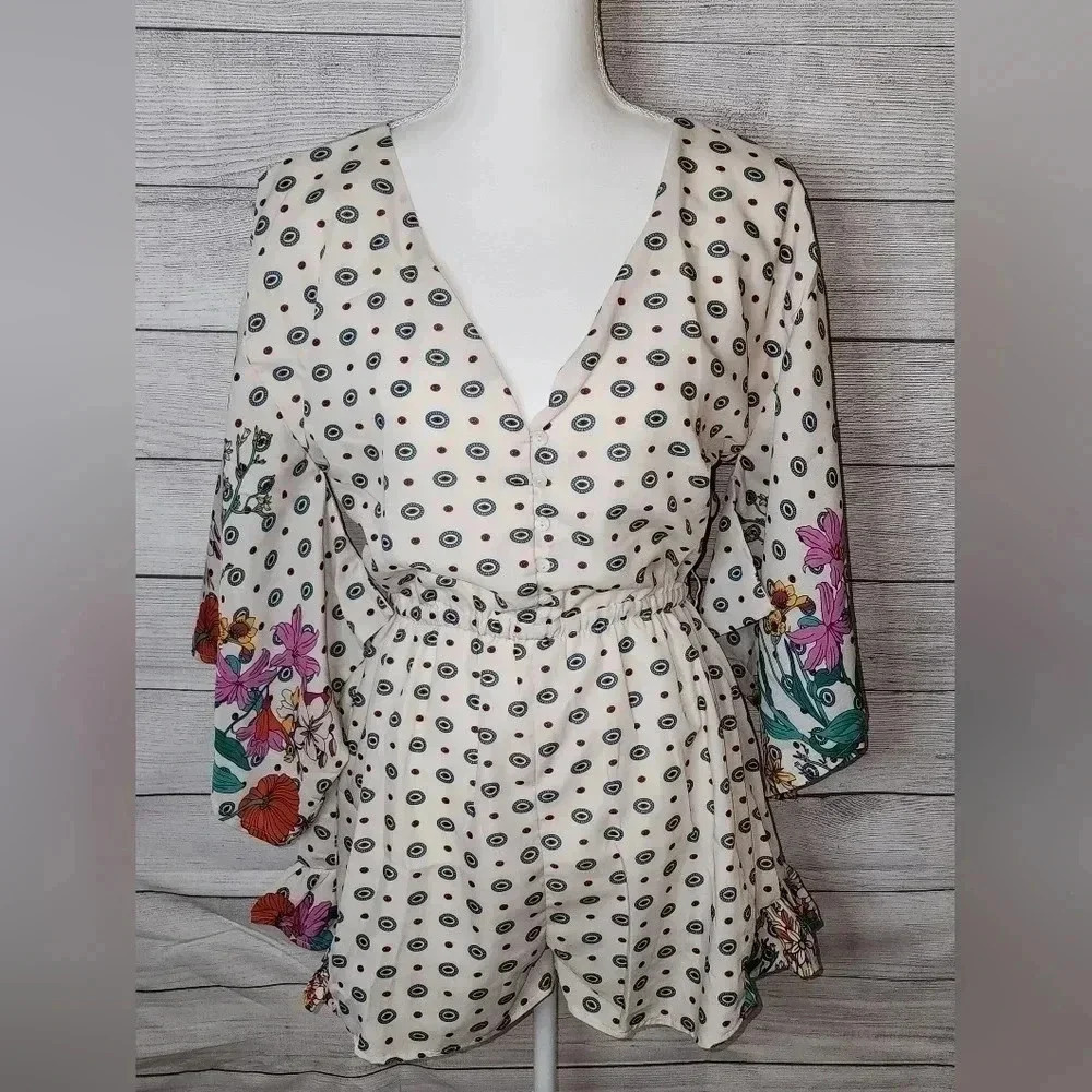 L’ATISTE by Amy Cream Floral Polka Dot Printed Kimono Sleeve Romper  Size Small